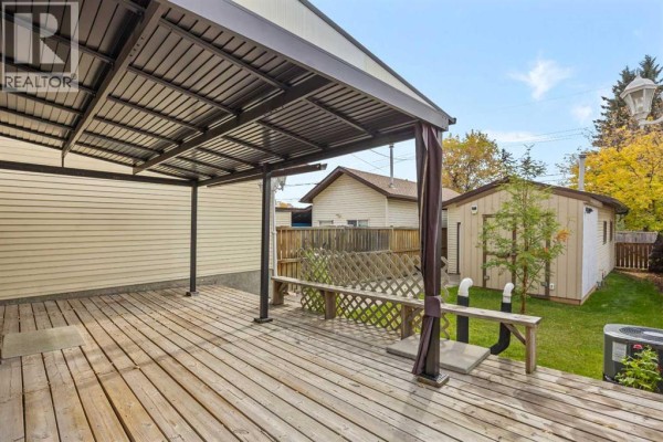 Living room - 6419b 33 Avenue Nw, Calgary, AB T3B1K9 Photo 4