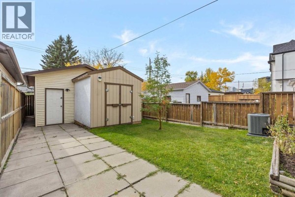 4pc Bathroom - 6419b 33 Avenue Nw, Calgary, AB T3B1K9 Photo 5