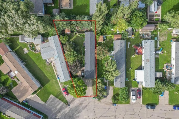 642 Brentwood Village, Brandon, MB R7B4C3 Photo 2