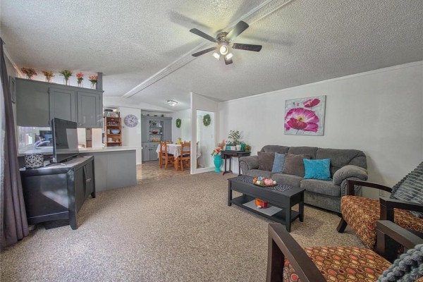 642 Brentwood Village, Brandon, MB R7B4C3 Photo 4