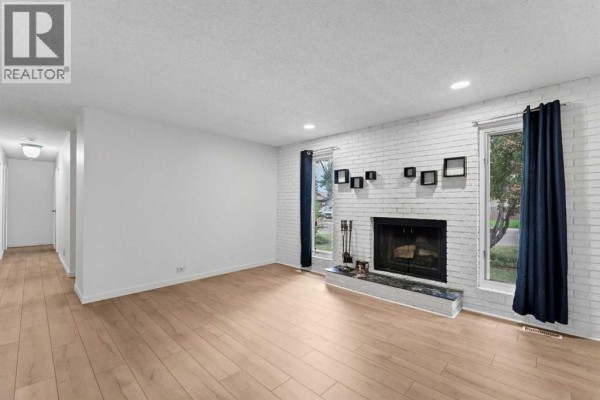 Bedroom - 642 Lakewood Road E, Brooks, AB T1R0L2 Photo 5