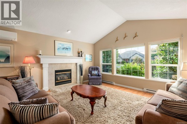 Primary Bedroom - 642 Olympic Dr, Comox, BC V9M4G8 Photo 2