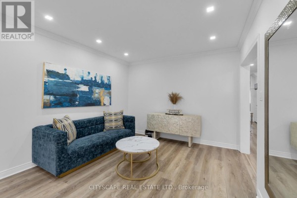 Primary Bedroom - 6421 Donway Drive, Mississauga, ON L5V1J4 Photo 5