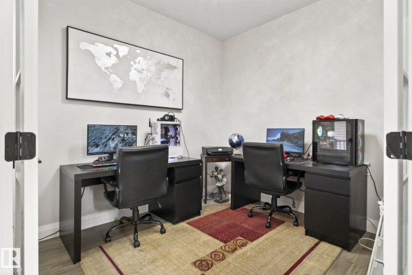 Primary Bedroom - 6423 175 Av Nw, Edmonton, AB T5Y4A8 Photo 5