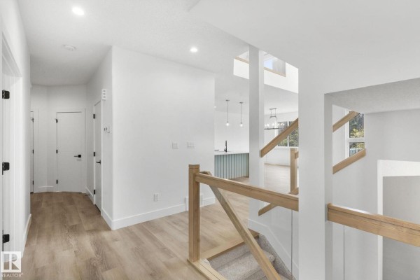 Kitchen - 6424 29 Av Sw, Edmonton, AB T6X3M8 Photo 3