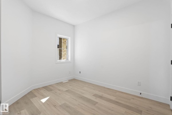 Primary Bedroom - 6424 29 Av Sw, Edmonton, AB T6X3M8 Photo 4
