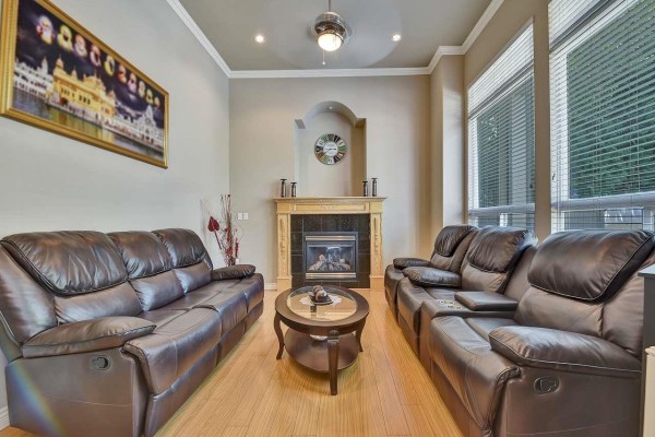 6436 141a Street, Surrey, BC V3W1R5 Photo 2
