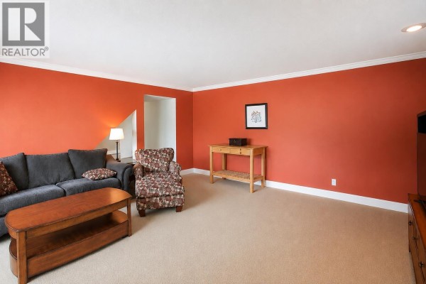 6438-6440 Douglas Street, West Vancouver, BC V7W2G2 Photo 4