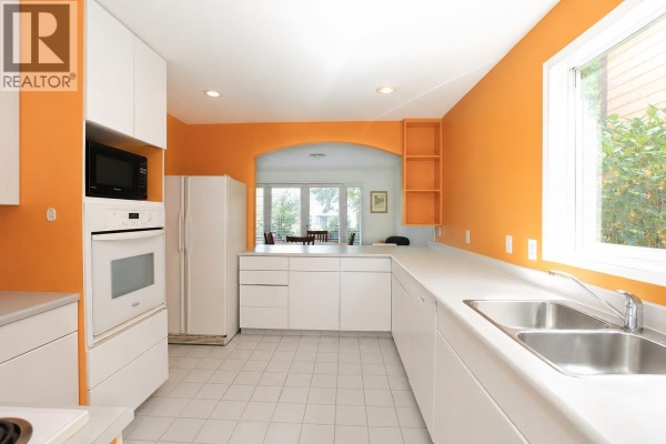6438-6440 Douglas Street, West Vancouver, BC V7W2G2 Photo 5