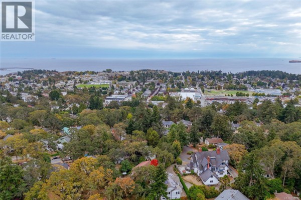 Ensuite - 644 Fernhill Rd, Esquimalt, BC V9A4Y9 Photo 2
