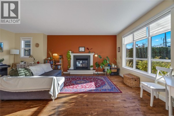 Living room - 644 Victoria Drive Unit# 101, Penticton, BC V2A5N6 Photo 5