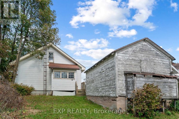 Bedroom 2 - 6440 Ker Street, Niagara Falls, ON L2G1X8 Photo 5