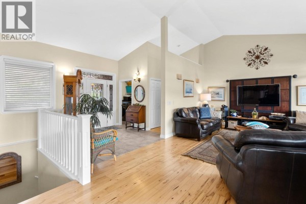 Laundry room - 6447 Renfrew Road, Peachland, BC V0H1X7 Photo 4