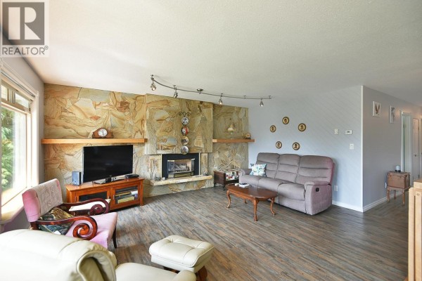 6450 Jasper Road, Sechelt, BC, photo 2