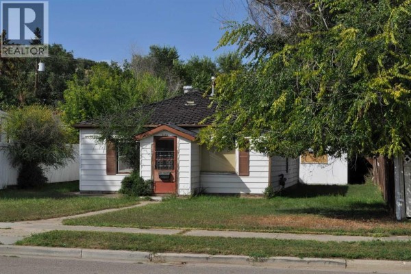 3pc Bathroom - 646 7 Street Se, Medicine Hat, AB T1A1K4 Photo 2