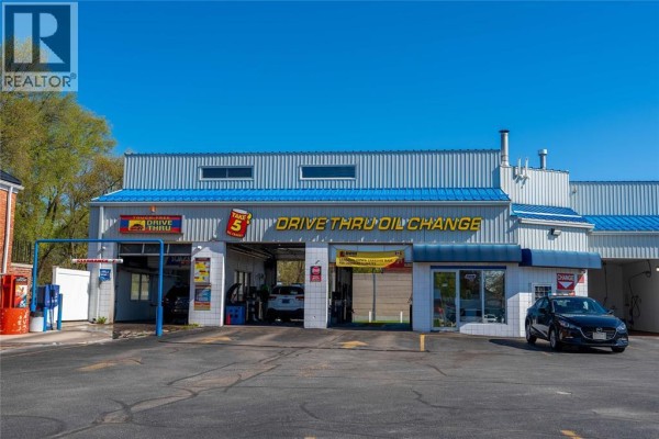 646 Cathcart Boulevard, Sarnia, ON, photo 2