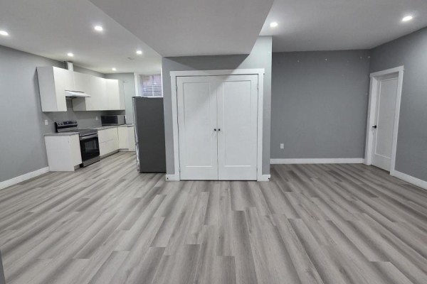 646 West 5th Street, Hamilton, ON L9C3R2 Photo 3