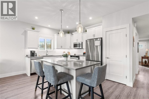 4pc Bathroom - 6461 Okanagan Landing Road, Vernon, BC V1H1M5 Photo 5