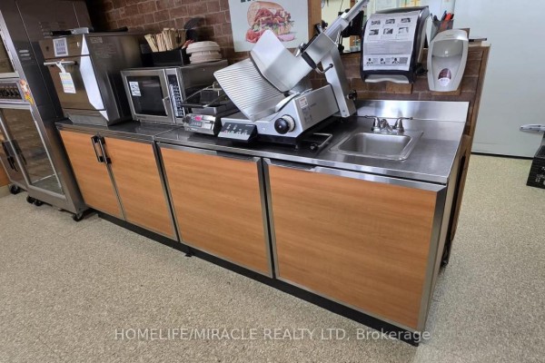 6465 Airport Road, Mississauga, ON L4V1E4 Photo 3