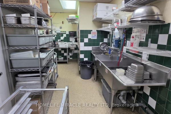 6465 Airport Road, Mississauga, ON L4V1E4 Photo 5