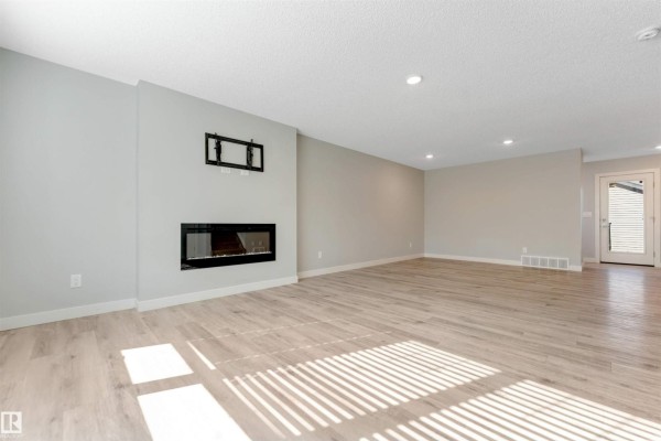 Bedroom 2 - 6466 177a Av Nw, Edmonton, AB T5Y3X2 Photo 5