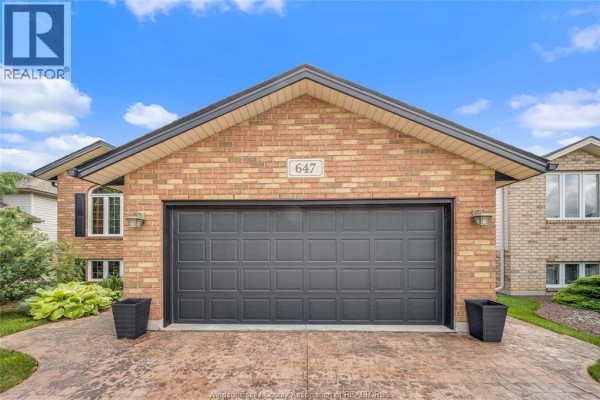 3pc Ensuite bath - 647 Alpenrose Court, Windsor, ON N9G2X7 Photo 3