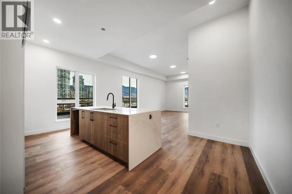 4pc Ensuite bath - 647 Clement Avenue Unit# 611, Kelowna, BC V1Y7C7 Photo 3