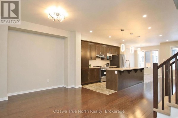 Dining room - 647 Gabriola Way, Ottawa, ON K2T0E2 Photo 2
