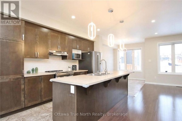 Kitchen - 647 Gabriola Way, Ottawa, ON K2T0E2 Photo 3