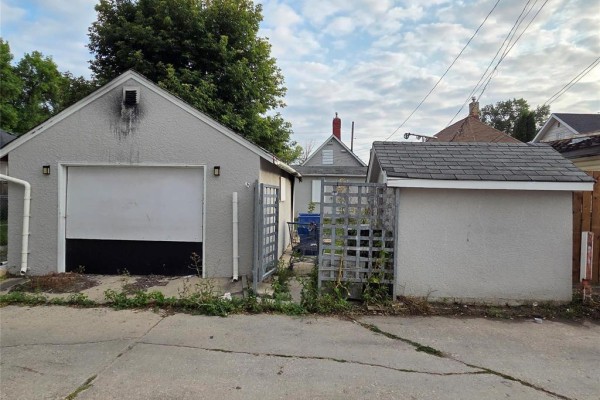 647 Herbert Avenue, Winnipeg, MB R2L1G1 Photo 3