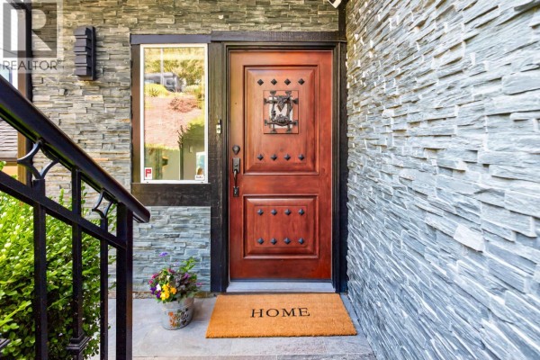 647 Thurston Close, Port Moody, BC V3H4J4 Photo 2