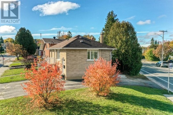 4pc Bathroom - 647 Whittaker Street, Greater Sudbury, ON P3E4A9 Photo 5