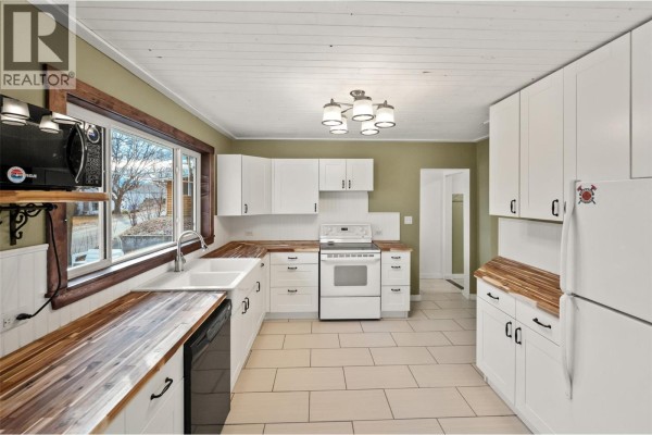 Recreation room - 6470 Hollow Street, Oliver, BC V0H1T0 Photo 4