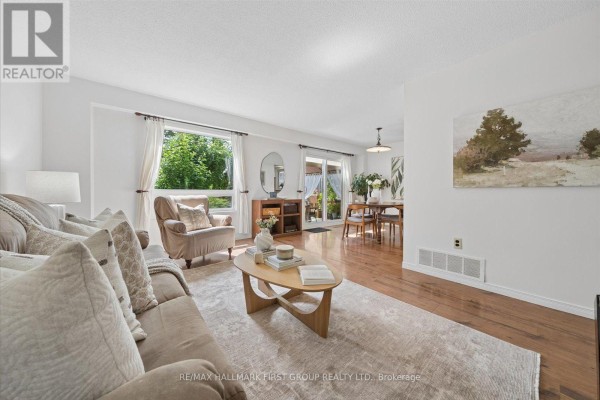 648 Creekview Circle, Pickering, ON, photo 2
