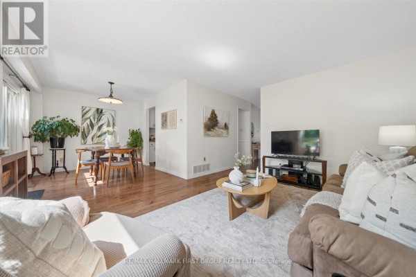 648 Creekview Circle, Pickering, ON, photo 3