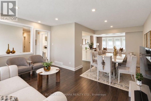648 Mossbank Court, Newmarket, ON L3Y3B1 Photo 4
