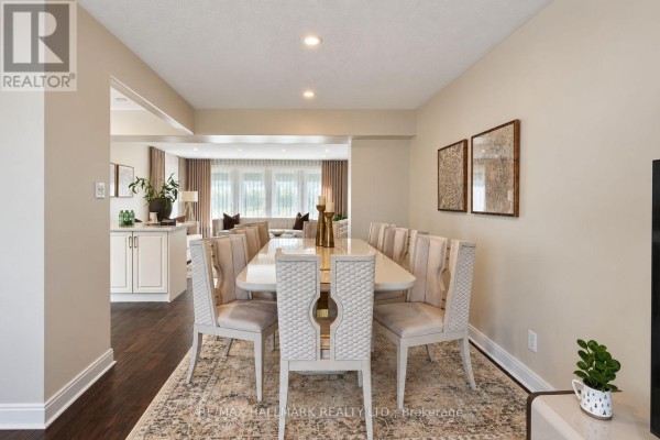 648 Mossbank Court, Newmarket, ON L3Y3B1 Photo 5