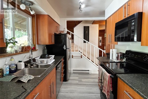 Laundry room - 648 Nimpkish Dr, Gold River, BC V0P1G0 Photo 2
