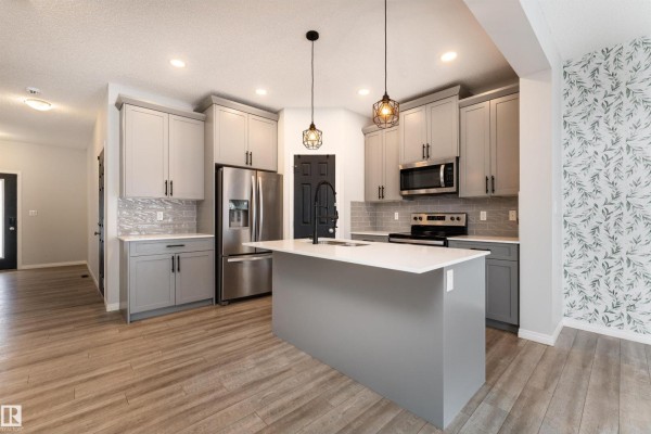 Kitchen - 6484 King Wd Sw, Edmonton, AB T6W3Z9 Photo 3