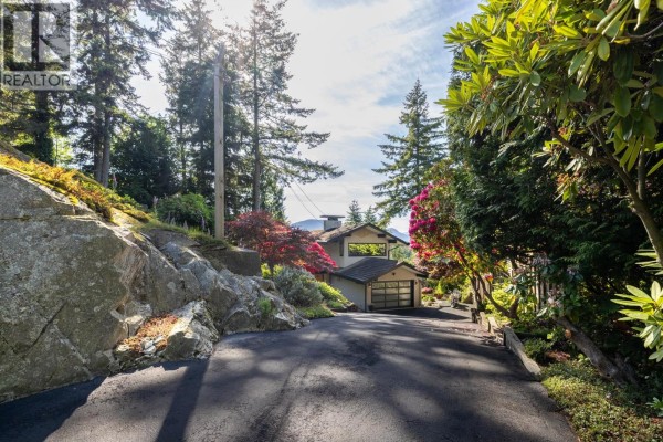6485 Madrona Crescent, West Vancouver, BC V7W2J7 Photo 2