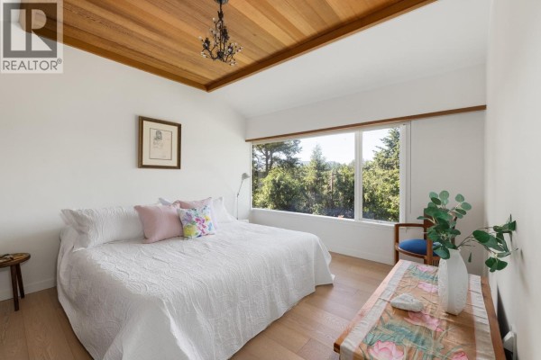 6485 Madrona Crescent, West Vancouver, BC V7W2J7 Photo 5