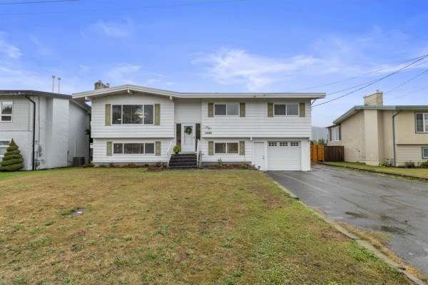 Residential for sale at 6486 Fern Street, Sardis South, Chilliwack, BC - MLS® 2jshtW