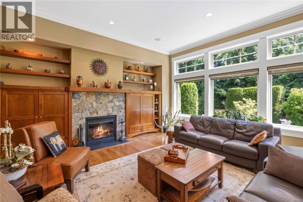649 Eaglewood Crt, Qualicum Beach, BC, photo 2