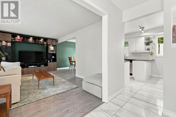 Living room - 65 Barbara Street, Quinte West, ON K8V1Z6 Photo 5