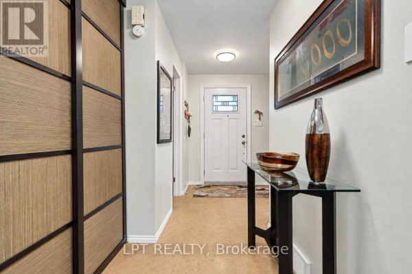 65 Coolspring Crescent, Ottawa, ON K2E7M9 Photo 4