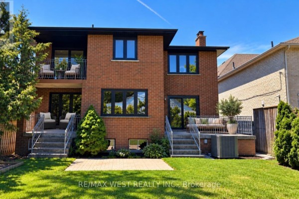 Kitchen - 65 Foch Avenue, Toronto, ON M8W3X5 Photo 3