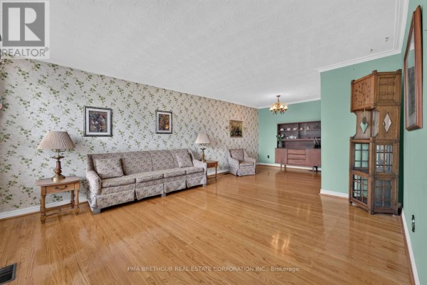 65 Goldsboro Road, Toronto, ON, photo 2