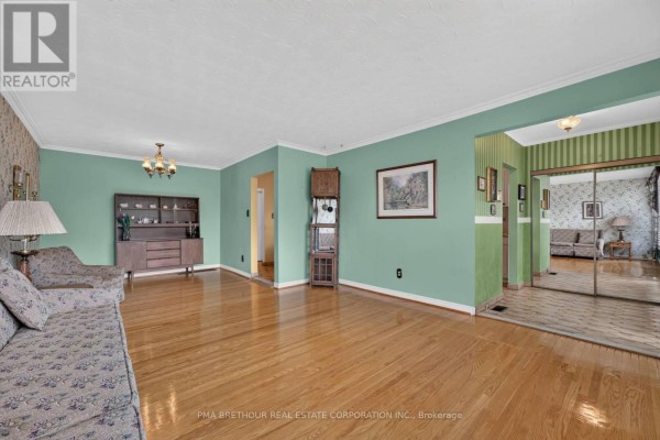 65 Goldsboro Road, Toronto, ON, photo 3