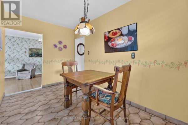 Kitchen - 65 Goldsboro Road, Toronto, ON M9L1A6 Photo 5