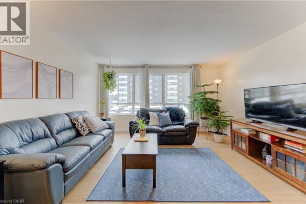 Living room - 65 Highland Crescent Unit# 204, Kitchener, ON N2M5M8 Photo 4